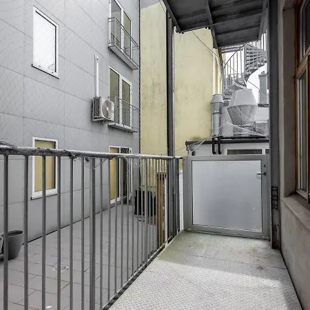 شقة Large Flat With Balcony In Prime Location. Eg1 *
